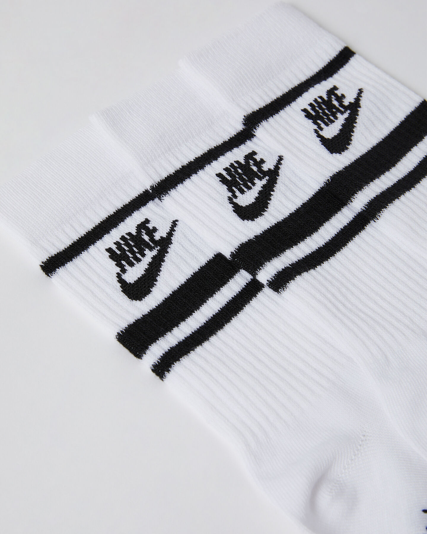 Buy ♥ Nike Sportswear Essential Socks 3Pk for All the people online